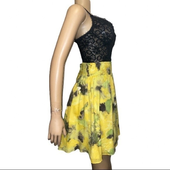 New York & Co. Mini Skirt Tie Dye Wide Smocked Elastic Waist Flared Skirt size L - Picture 3 of 10